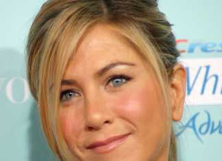 Jennifer Aniston poarta Stella McCartney la premiera pentru ‘Leftovers’ S2 Jennifer Aniston