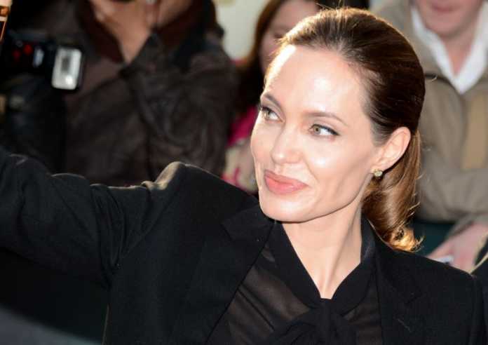 Angelina Jolie regizor la scenele de sex ale sotului