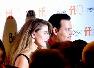 Amber Heard divorteaza de Johnny Depp dupa 15 luni de mariaj Amber Heard divorteaza de Johnny Depp
