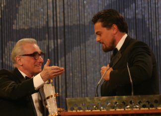 Leo DiCaprio ia avionul particular ca sa ridice premiul pentru protejarea mediului Leo DiCaprio ia avionul particular