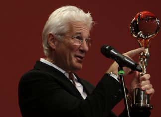 Richard Gere grabit sa divorteze pentru iubita mai tanara Richard Gere