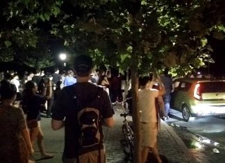 Oamenii opresc masinile in trafic pentru a prinde un Pokemon rar