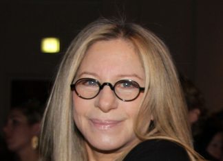 Barbra Streisand modifica Siri